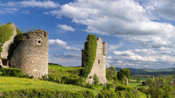 Sigylechatelfrance shutterstock 2626913111 3840x2160