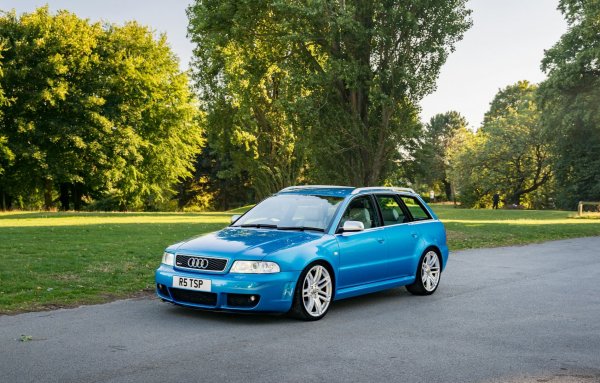 AUDI RS4 AVANT (2000г. )