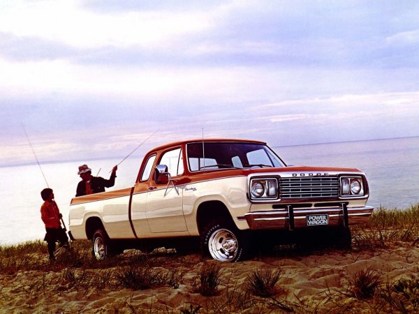 Dodge W100 Power Wagon Club Cab Sweptline