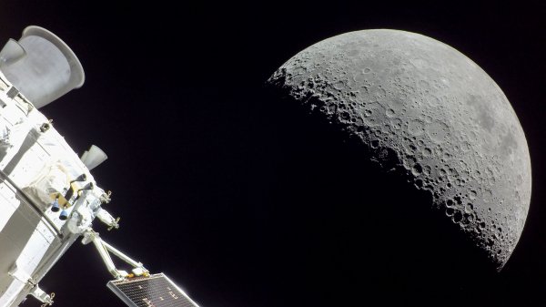 MoonDayArtemis ROW5010012135 UHD