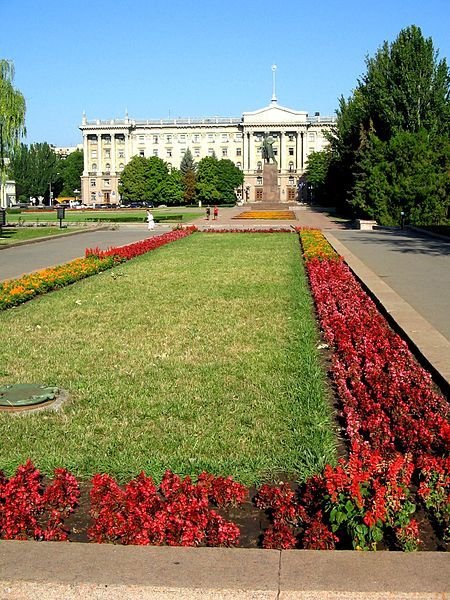 Ploschadj-u-administracii-nikolaev
