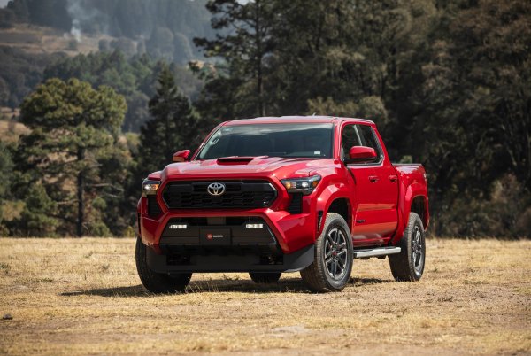 TOYOTA TACOMA TRD SPORT 4x4 (2024г.)