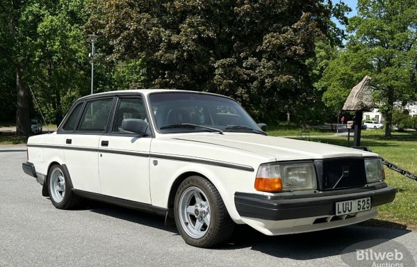 VOLVO 244 TURBO (1984г.)