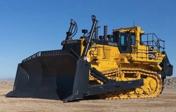 KOMATSU D475A-8