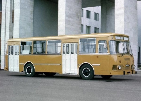 ЛиАЗ-677М