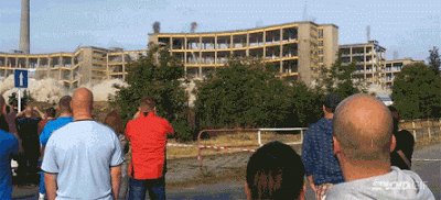 Кирпич мимо уха