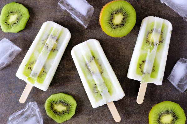 Desert-morozhenoe-kivi-kubiki-lda-kivi-ice-cream