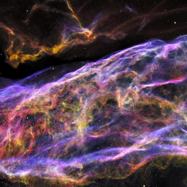 Hubble Vibrant Gaseous Ribbons The Veil Supernova Remnant 384