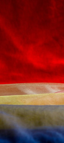 Abstract-velvet-dagger-blade-design-sg-1080x2405
