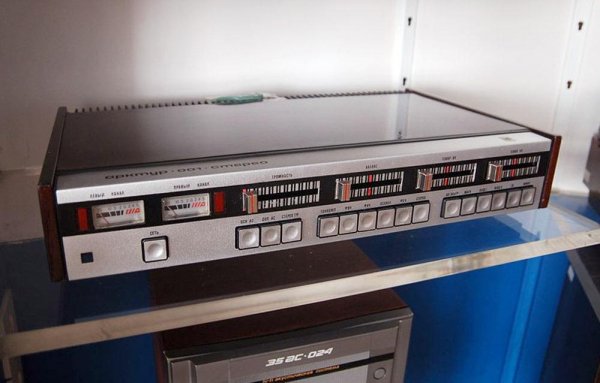 Описание УКУ Арктур-001-стерео в Радио 1 за 1977 год