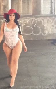 Крутобедрая красотка