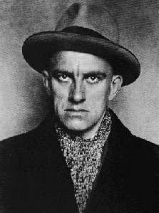 Владимир Маяковский. Послушайте