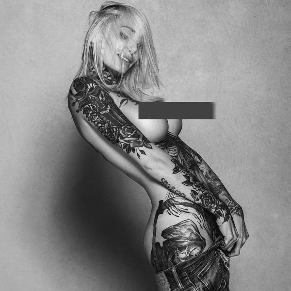 tattoogirlsonly: CJlVAK3A1rU