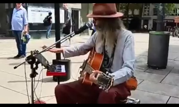 Funkin up the Blues on the Street in Frankfurt - Suzie Q