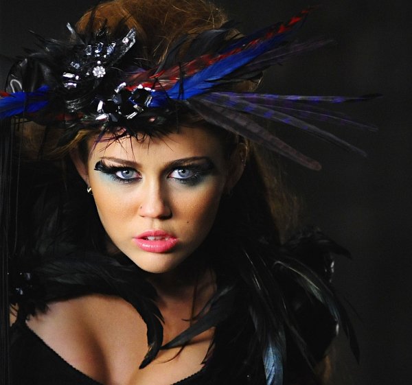 Miley Cyrus - My Heart Beats For Love