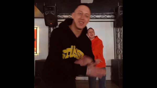 Младший feat. Karat - В Сердце Вспышка