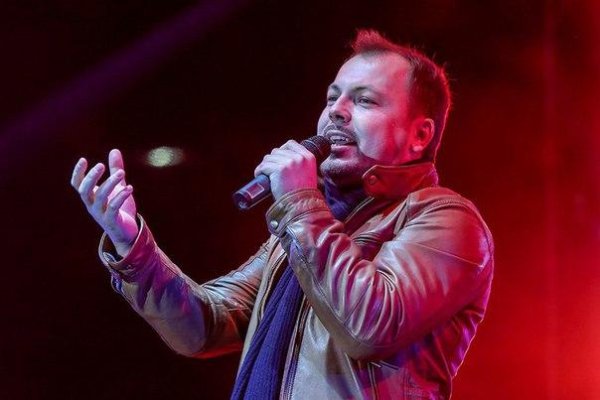 Ярослав  Сумишевский - Листья  падают  с  клёна.....