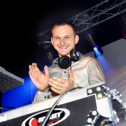 Morozoff feat. Dj Kip - Move your body