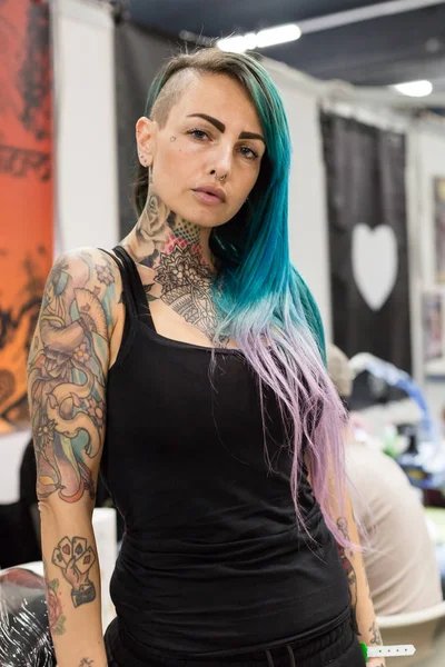 Beautiful-tattoed-girl