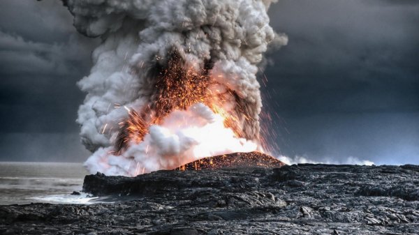 Nature Volcanoes Powerful eruption 08924