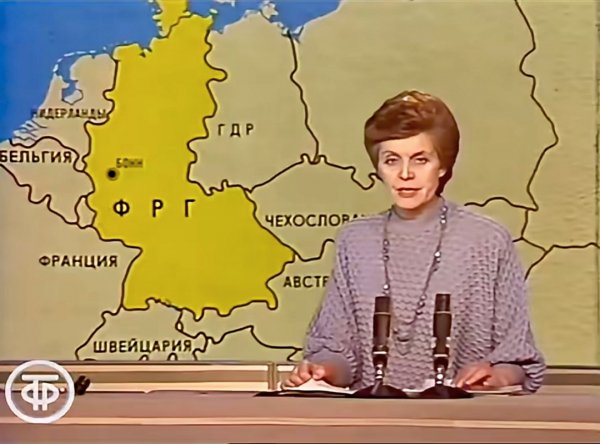 год, ФРГ начали переход на пластиковый паспорт