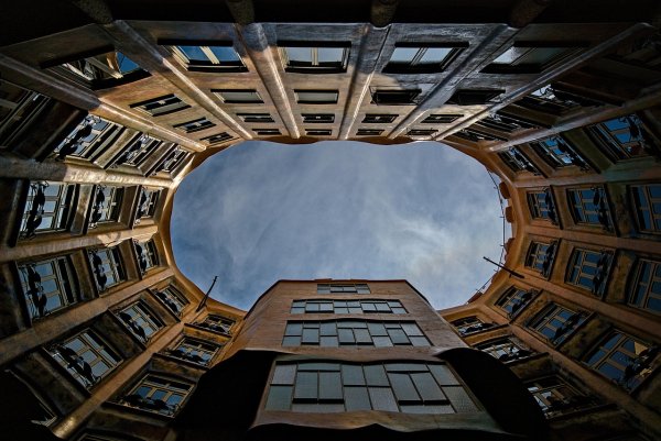 Building-7214070 1280