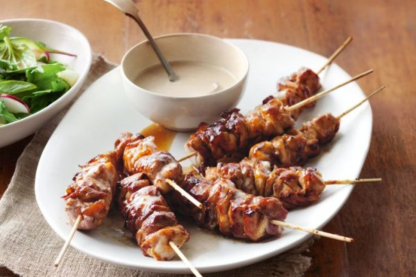 Мясо на шпажках